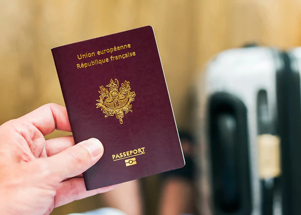 Photo d'identité à Vertou (Nantes) pour le passeport biométrique - Alternative à Photomaton - Studio Loïc Photographe